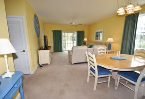 Huoneisto, useita sänkyjä (624 River Crossing) | Oleskelualue | 32–tuumainen televisio, jossa kaapelikanavat