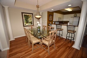 Huoneisto, useita sänkyjä | Ruokailu omassa huoneessa