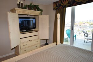 Huoneisto, useita sänkyjä | 3 makuuhuonetta, silitysrauta/-lauta, ilmainen Wi-Fi, vuodevaatteet