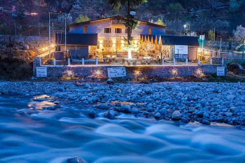 Winterfell The Stay, Unique River Front Resort