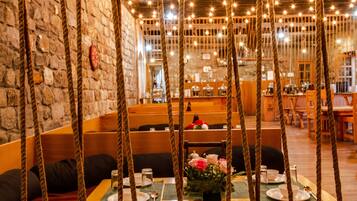 Couples’ dining