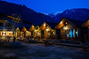View from room - Winterfell The Stay, Unique River Front Resort (Manali)