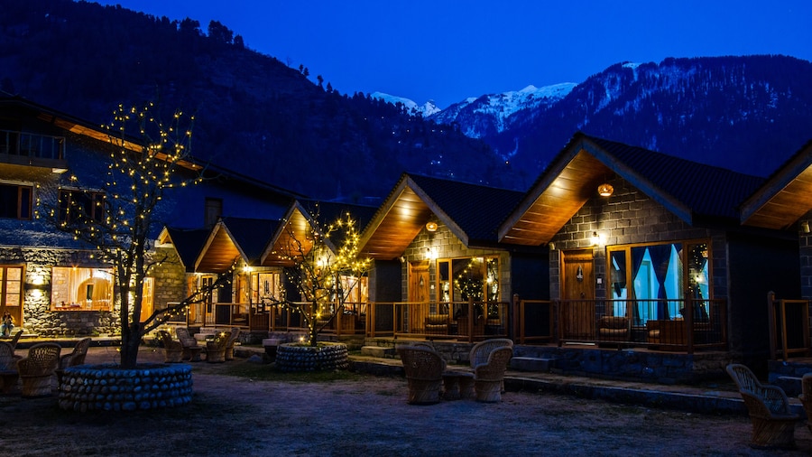 Winterfell The Stay, Unique River Front Resort