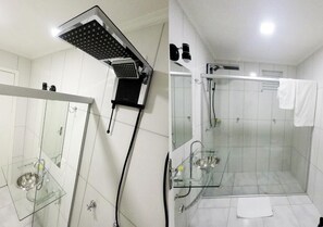Douche, douche à « effet pluie », sèche-cheveux, serviettes fournies