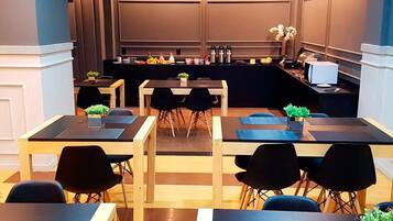 Free daily buffet breakfast