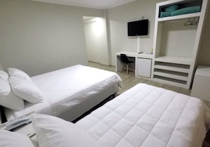 Standard Apartment | Minibar, desk, blackout drapes, soundproofing