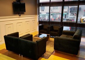 Área de estar no saguão