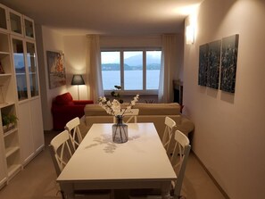 Apartemen Panorama, 2 kamar tidur | Area keluarga | TV layar datar dan perapian