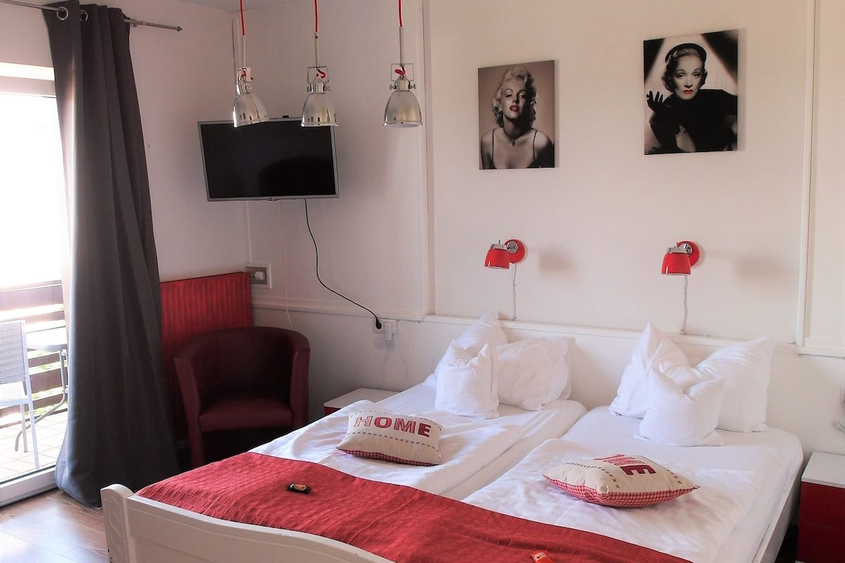 Comfort Studio, Balcony | Hypo-allergenic bedding available, in-room safe, WiFi (free)