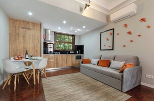 Apartamento superior | Zona de estar | Una televisión de pantalla plana