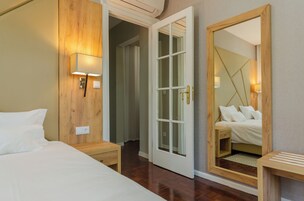 Apartamento superior | Minibar, sistema de insonorización, tabla de planchar con plancha