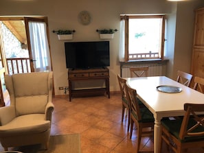 Appartement familial, 1 chambre | Repas dans la chambre
