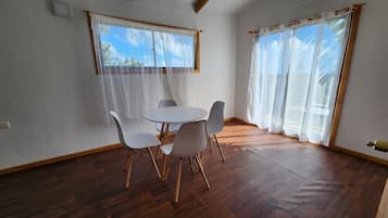 Cabaña familiar, 3 habitaciones, para no fumadores, cocina | 4 habitaciones, decoración personalizada y muebles diferentes