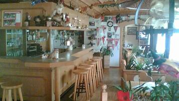 Bar (in der Unterkunft)