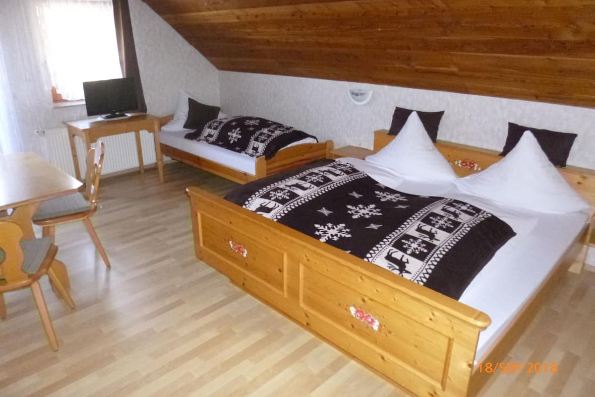 Double Room | Desk, cribs (free), WiFi (free)