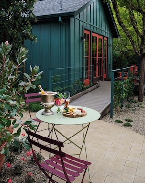 Deluxe-studiolejlighed - 1 kingsize-seng | Udsigt til gårdsplads