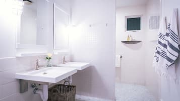 Spark | Bathroom