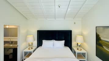 1 bedroom, Egyptian cotton sheets, premium bedding, down duvets