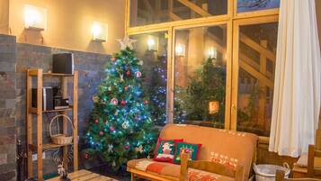 House, Multiple Bedrooms | Living room | Flat-screen TV