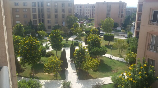 Departamento, 2 habitaciones | Vista al jardín