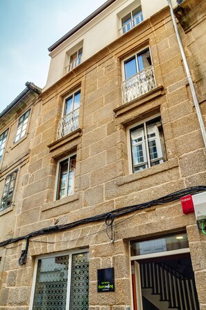 Vista frontal de la propiedad