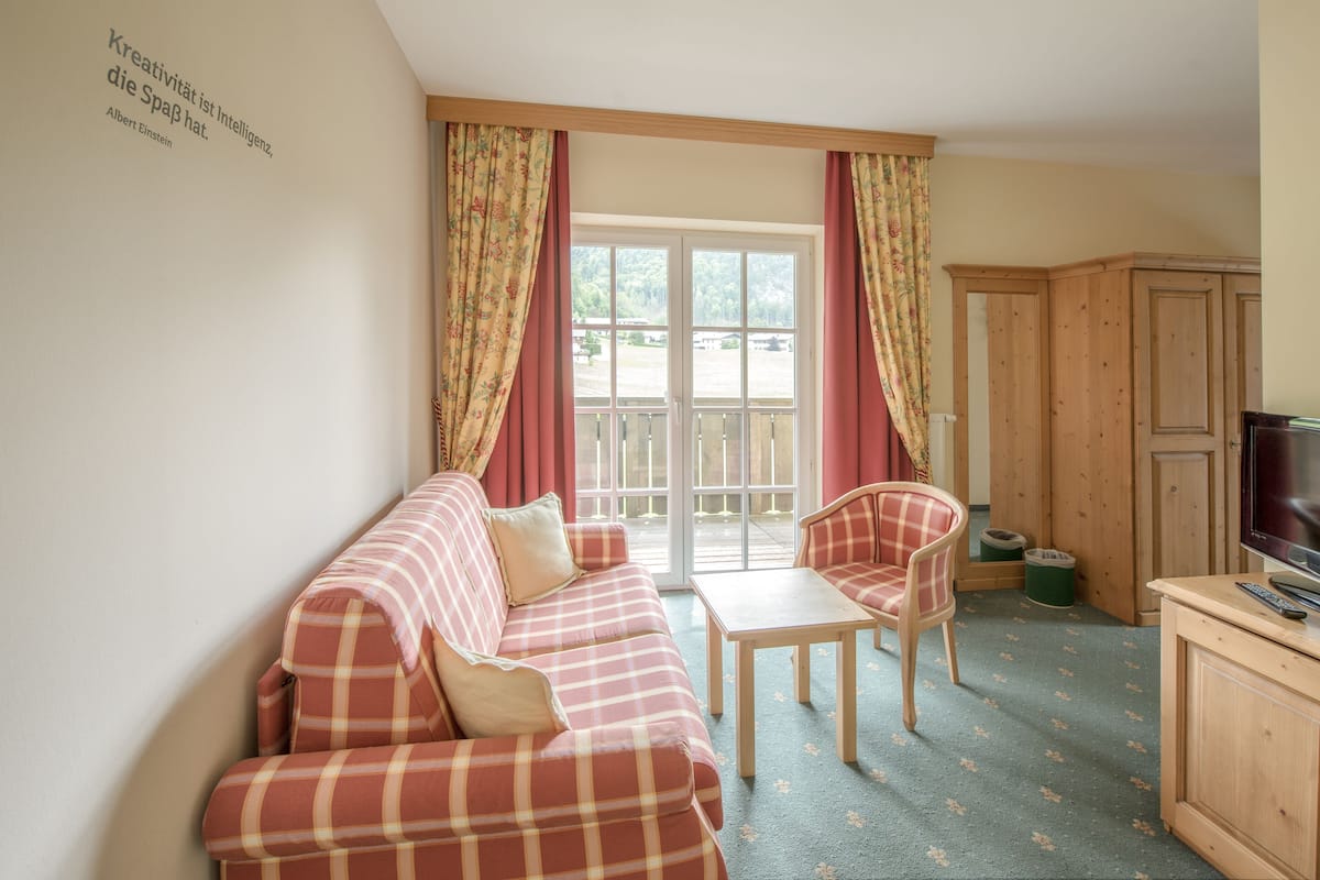 1 bedroom, in-room safe, desk, bed sheets