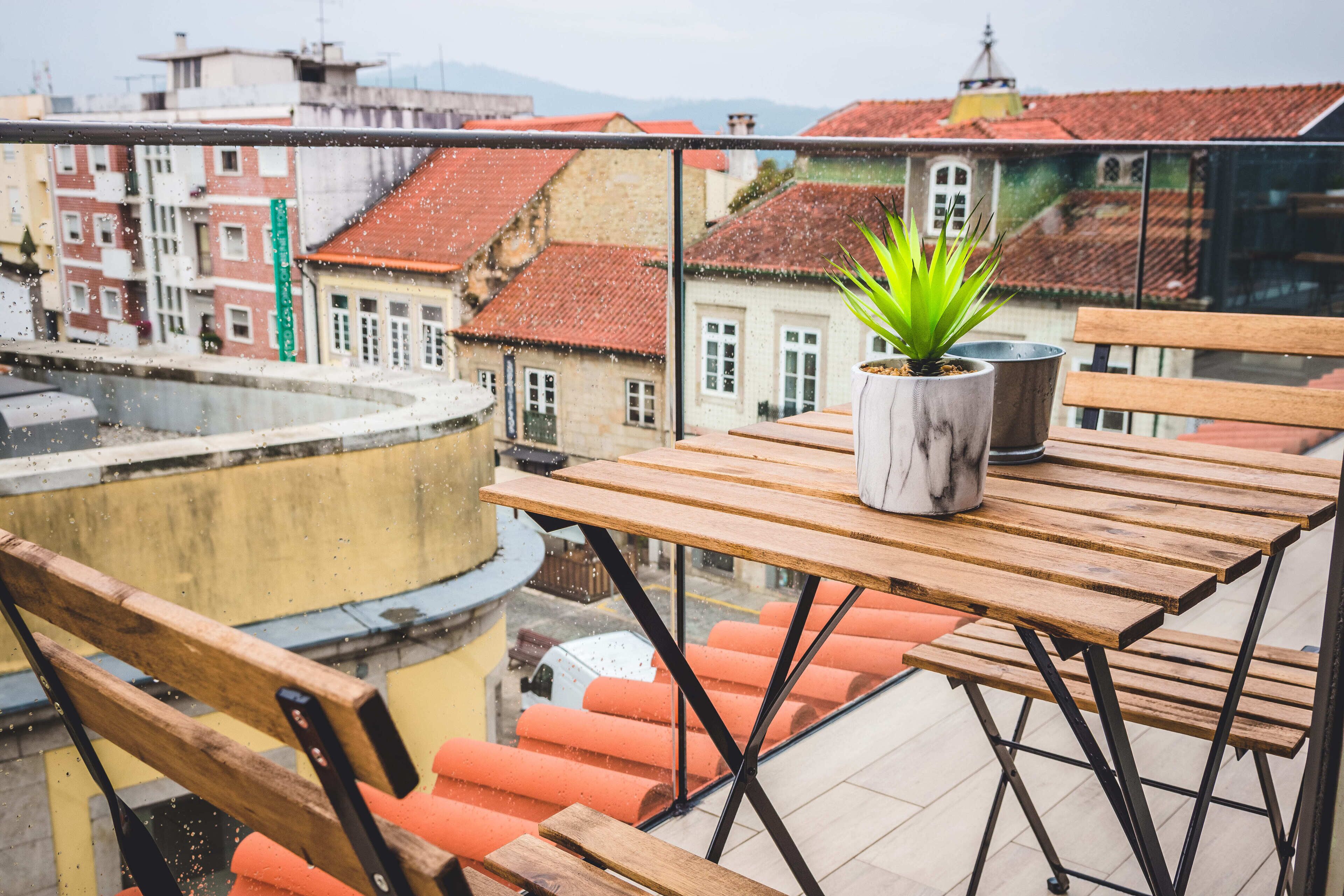 Daily continental breakfast (EUR 5 per person)