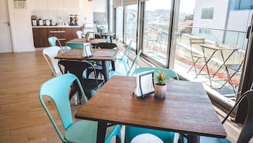 Daily continental breakfast (EUR 5 per person)