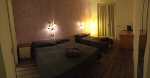 Hypo-allergenic bedding, down duvets, desk, blackout curtains - Ai Mulini di Verona (Verona)