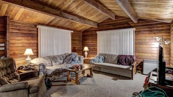 Cottage Confort, 1 grand lit et 1 canapé-lit, non-fumeurs, cuisine | Salle de séjour | Télévision à écran plat