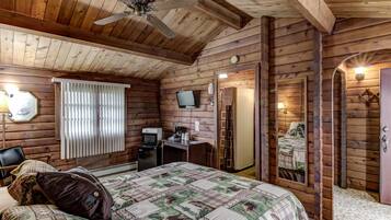 Deluxe Single Room, 1 Queen Bed, Non Smoking | Desk, blackout curtains, free WiFi, bed sheets