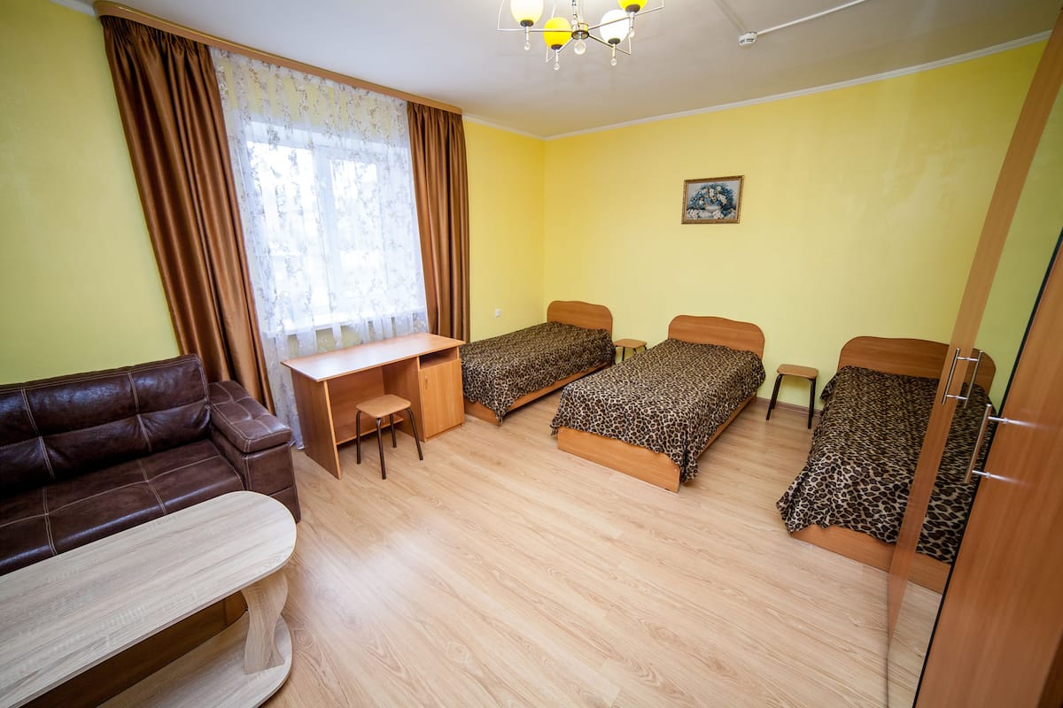 Superior driepersoonskamer | 1 slaapkamer, verduisterende gordijnen, een strijkplank/strijkijzer