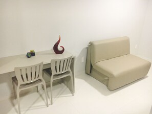 Deluxe Studio Suite, 1 King Bed with Sofa bed, Accessible, Non Smoking | Living room