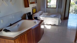 Premium-Apartment, Mehrere Betten, Badewanne, Stadtblick | Whirlwanne