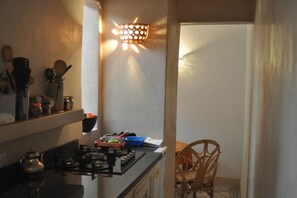 Fridge, oven, stovetop, electric kettle