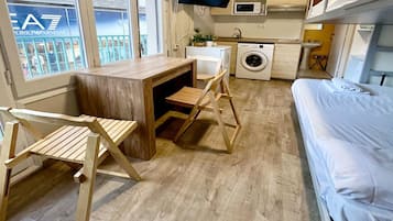 Studio Basic | Area keluarga | TV