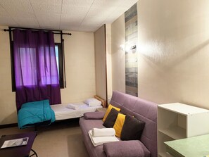 Basic Studio | Living area | TV - Apartamentos Sky 3000 (Pas de la Casa)