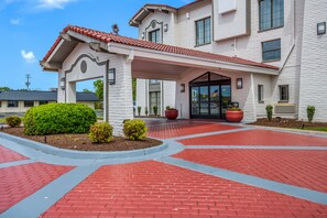 Exterior - Quality Inn Hampton - Newport News (Hampton)
