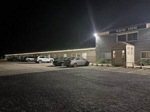 Exterior -  VOW MOTEL LISTOWEL ON (North Perth)