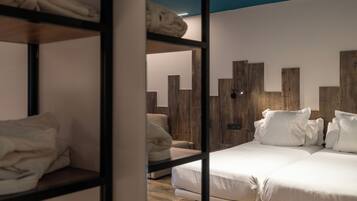 Premium Room (2 Adultos) | Ropa de cama de alta calidad, edredones de plumas, minibar y caja fuerte