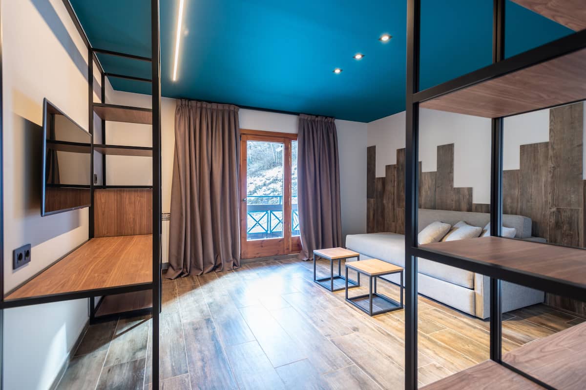 1 bedroom, premium bedding, down comforters, minibar