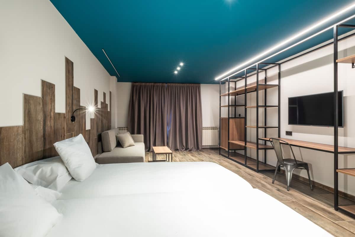1 bedroom, premium bedding, down comforters, minibar