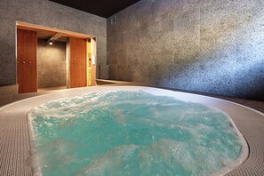 Sauna, tina de hidromasaje y baño de vapor 