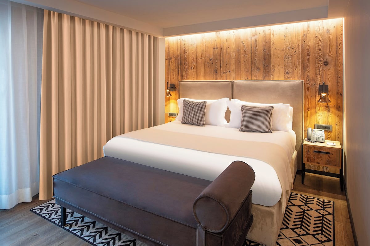 Minibar, caja de seguridad en la habitación y cortinas blackout