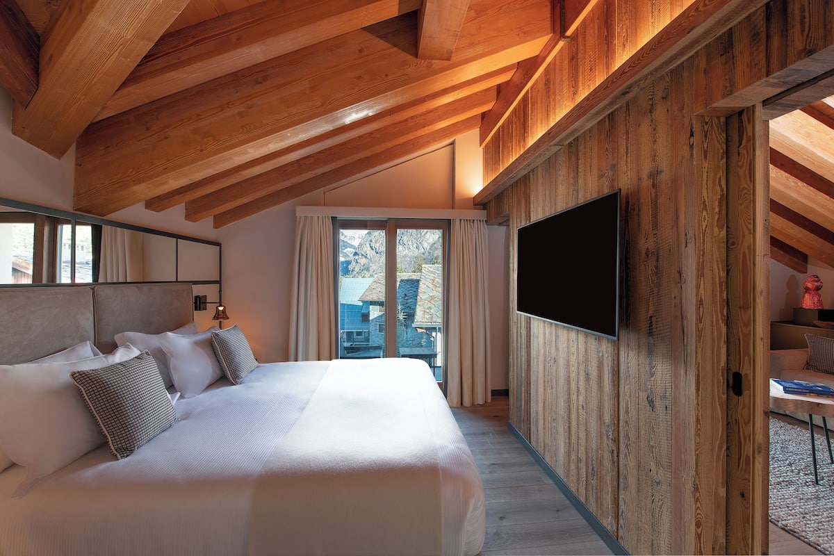 Suite (Rooftop (2 ad+1 child)) | Minibar, in-room safe, blackout drapes, free WiFi