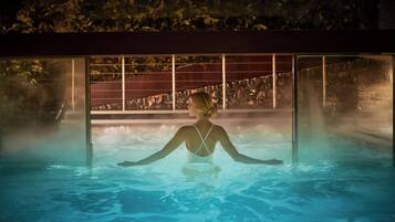 Couples treatment room(s), sauna, hot tub, Turkish bath/hammam