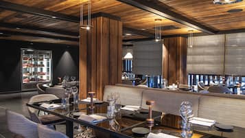 3 restaurants, breakfast, dinner served; Italian cuisine