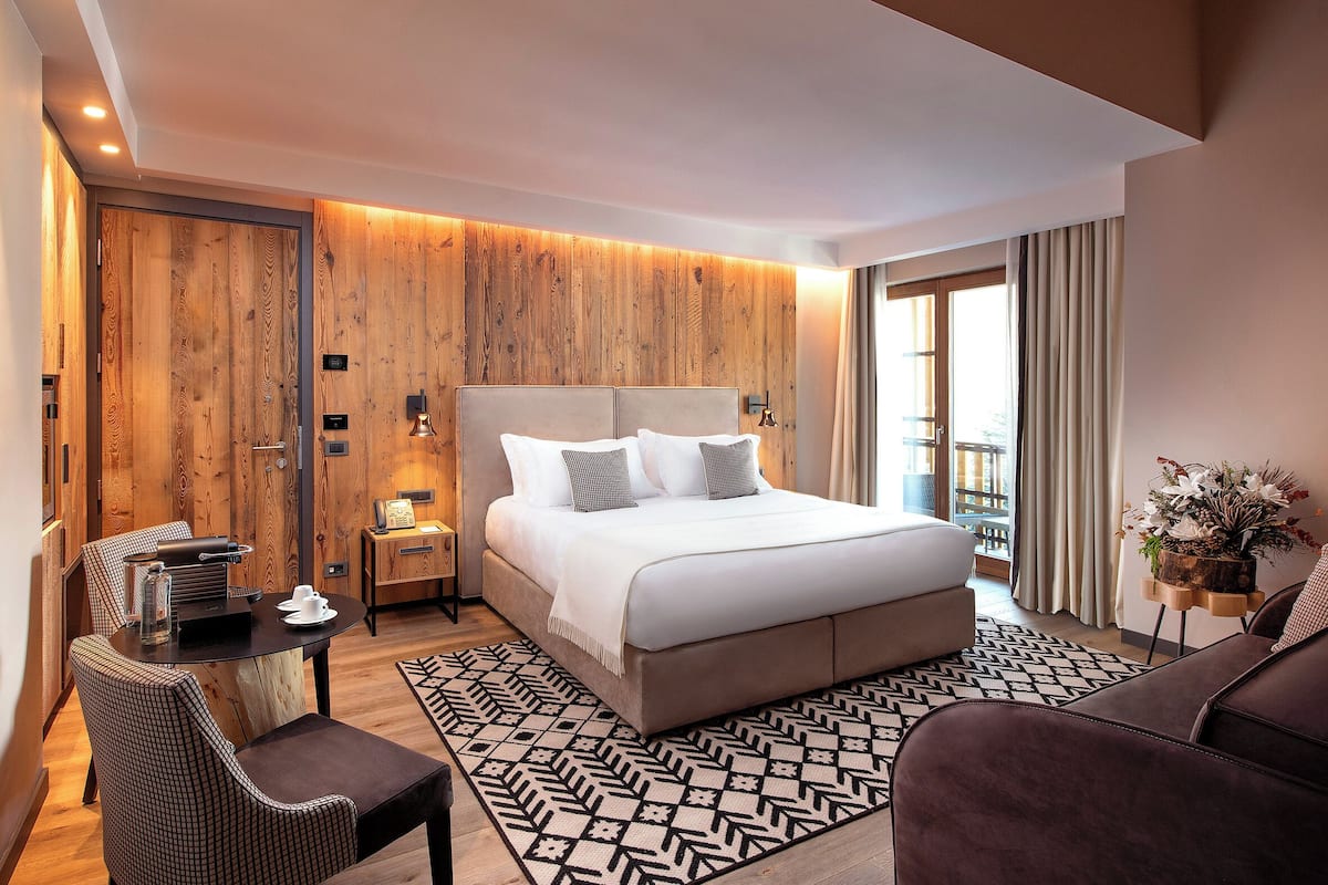 Minibar, caja de seguridad en la habitación y cortinas blackout