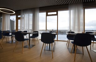 Breakfast, lunch and dinner served