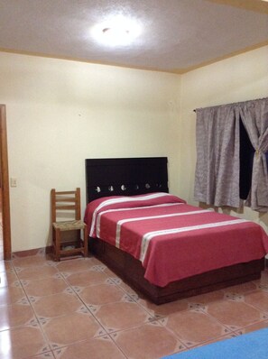 1 bedroom, individually furnished, blackout drapes, iron/ironing board - El Rosario (Tlayacapan)